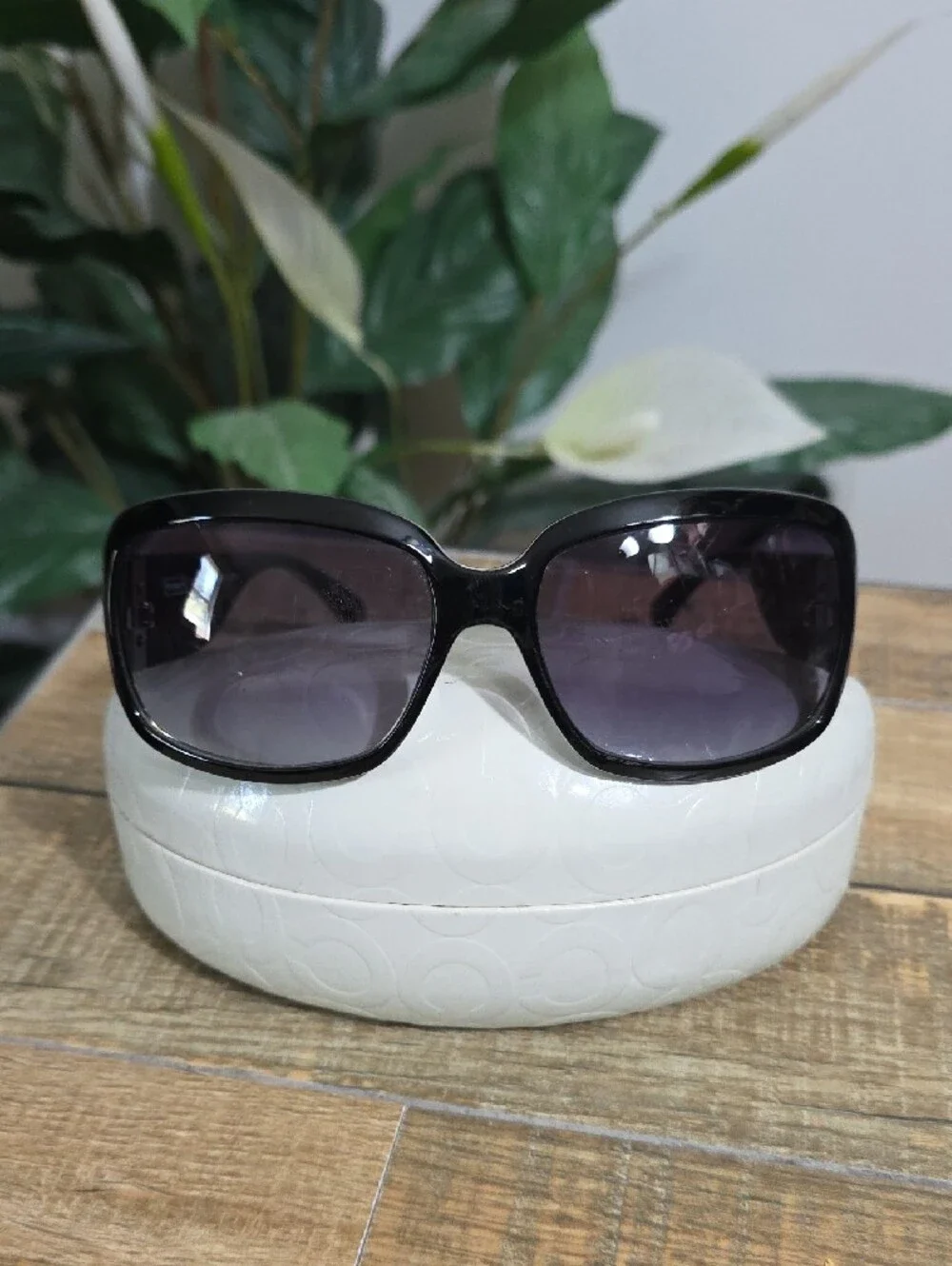 Coach Christiana Women's Black Gradient Lens Sunglasses Case Included - Picture 9 of 9
